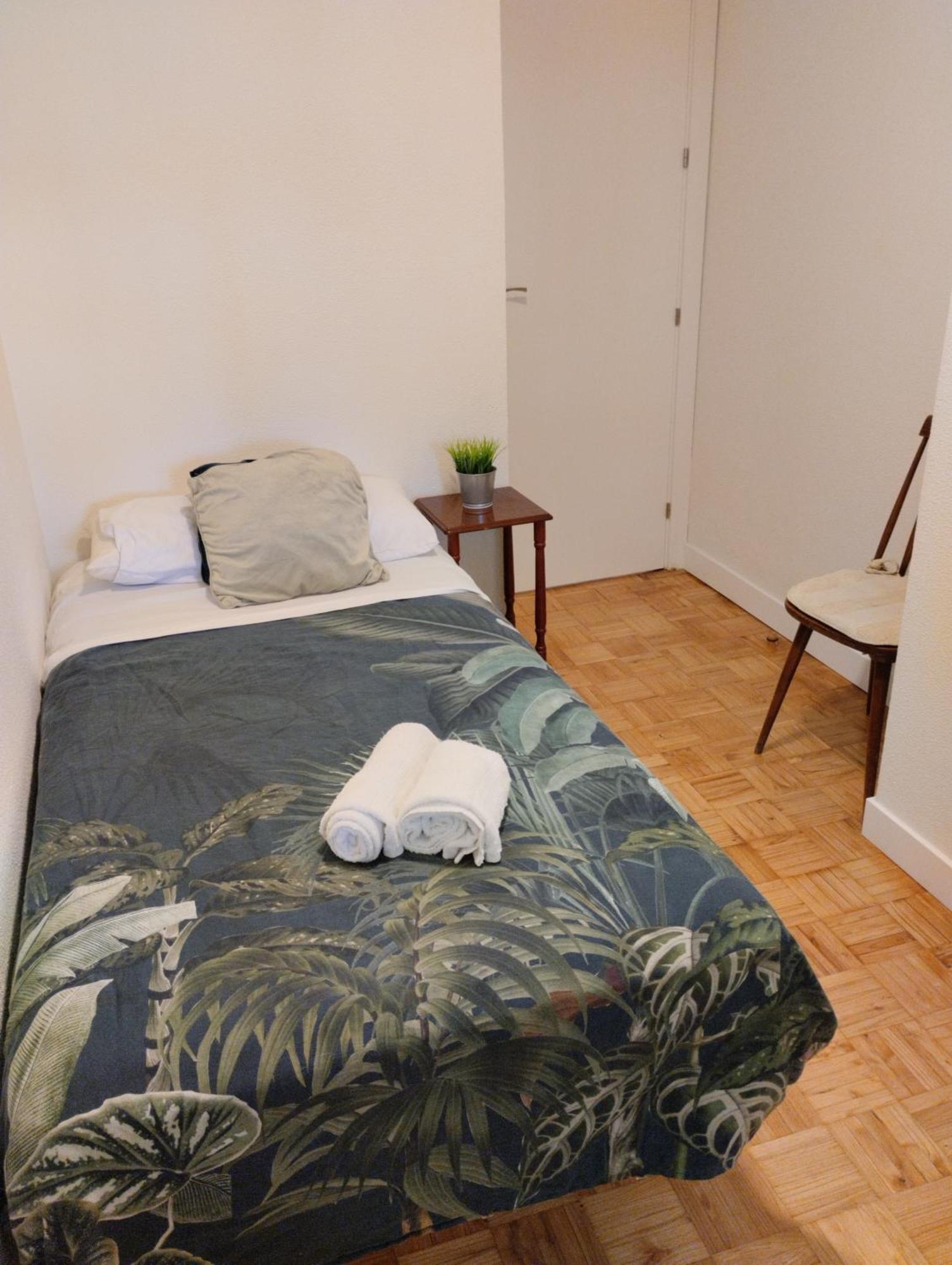 Habitacion Confort En Chamartin Madrid Exterior photo