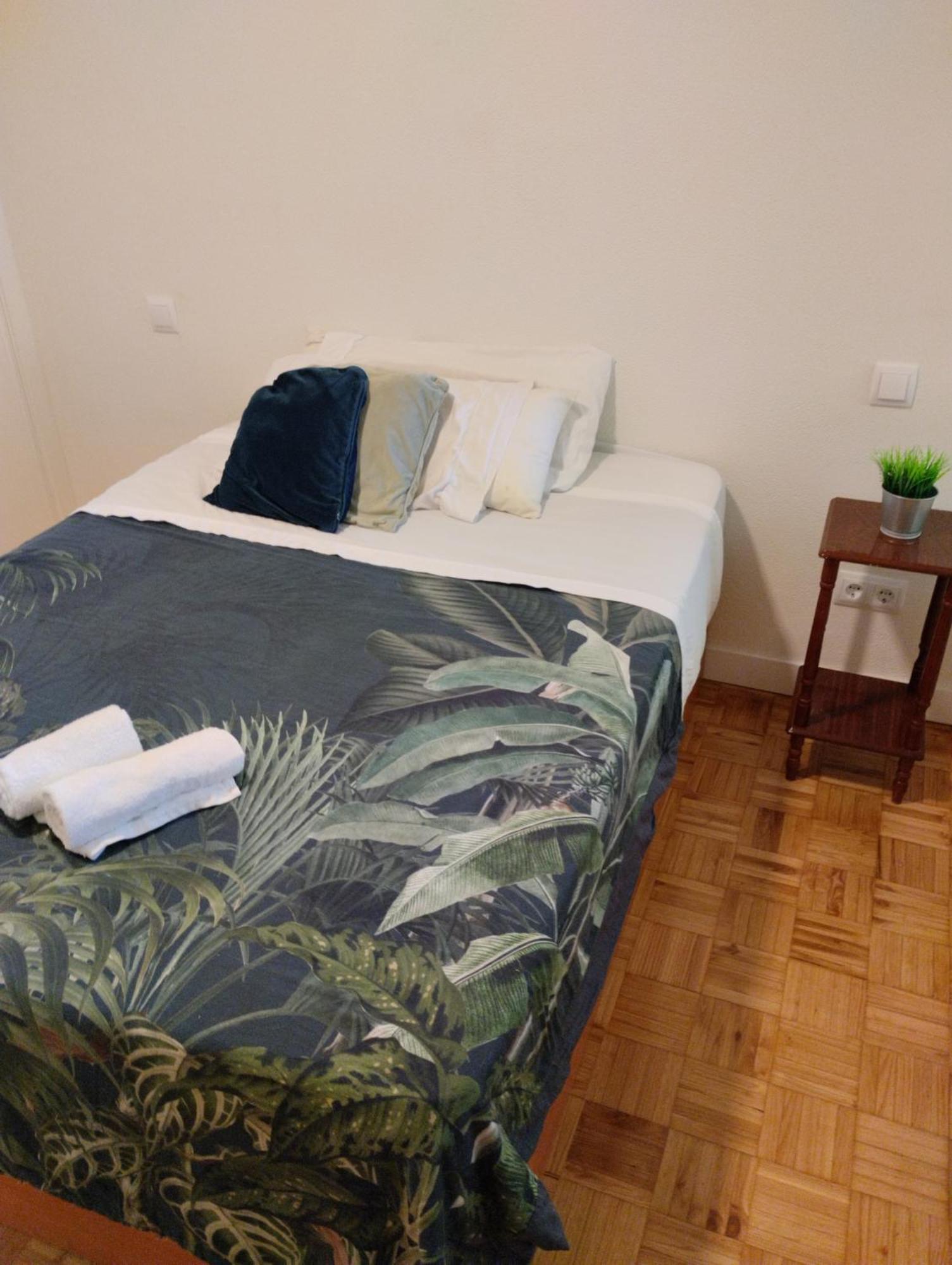 Habitacion Confort En Chamartin Madrid Exterior photo
