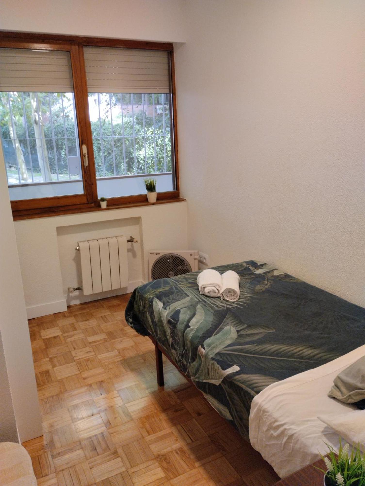 Habitacion Confort En Chamartin Madrid Exterior photo